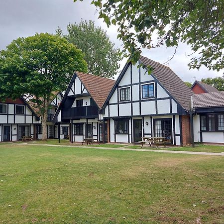 3.9. Tudor Court Hayle Luaran gambar