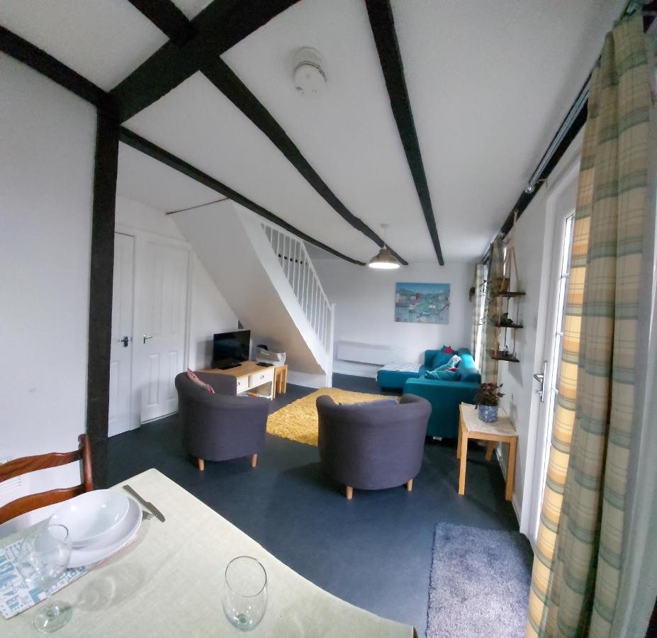 3.9. Tudor Court Hayle Luaran gambar