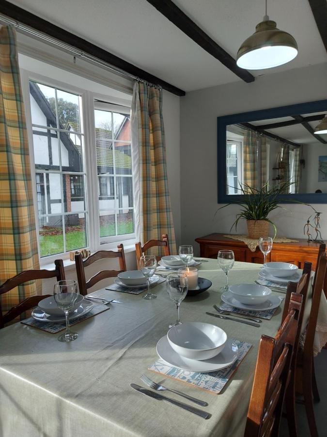 3.9. Tudor Court Hayle Luaran gambar